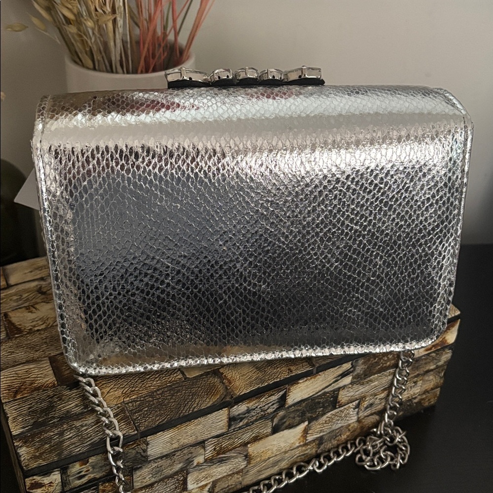 NWT INZI Silver Handbag Clutch Crystal Embellishments Chain Strap Snakeskin - Picture 6 of 14